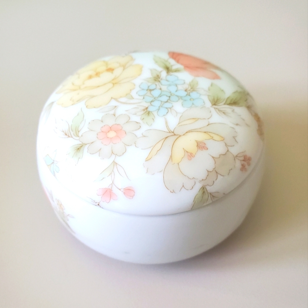 Vintage Porcelain Vanity Lidded Trinket Dish Jar